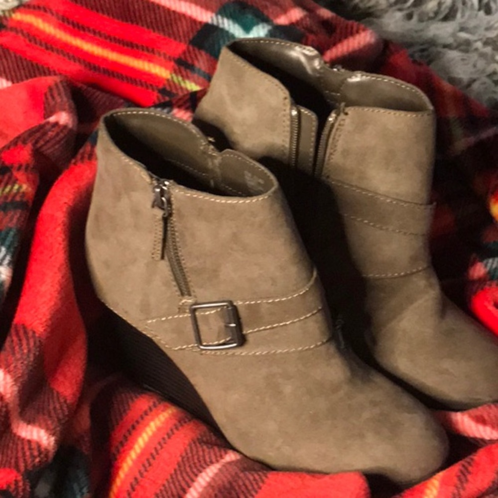 Wedge Heel Boots💃🏽💃🏽💃🏽💃🏽